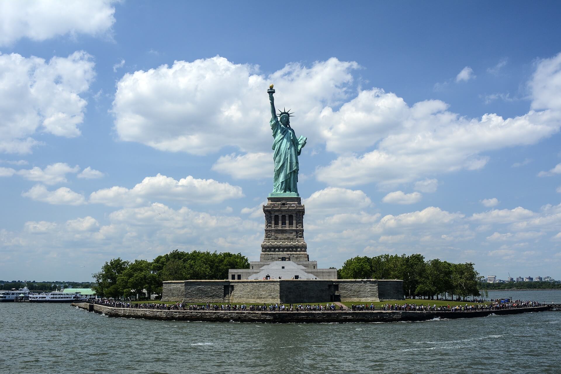 statue-of-liberty-1075752_1920